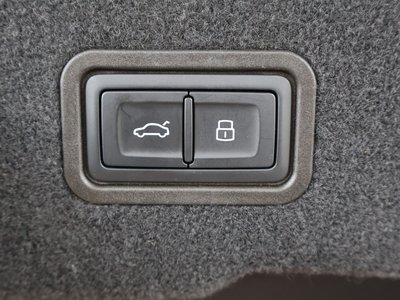 2025 AUDI A8 thumbnail 36