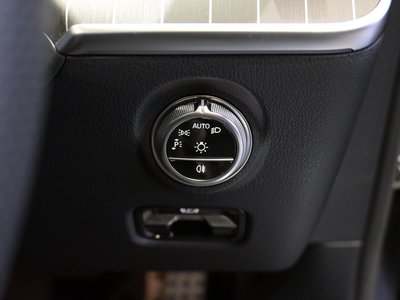 2025 Mercedes-BENZ C-CLASS — миниатюра 32
