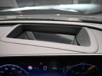 2025 Mercedes-BENZ C-CLASS — миниатюра 30