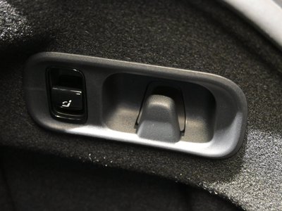 2025 Mercedes-BENZ C-CLASS — миниатюра 64