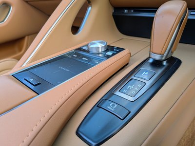 صورة 46 لـ 2021 Lexus LC CONVERTIBLE