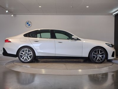 2024 BMW 5 SERIES — миниатюра 28