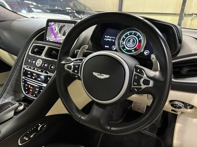 2018 Aston Martin DB11 — миниатюра 9