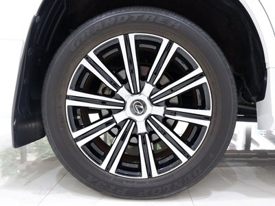 2021 Lexus LX thumbnail 17
