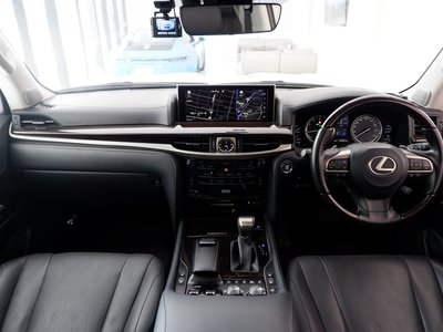 2021 Lexus LX photo 3