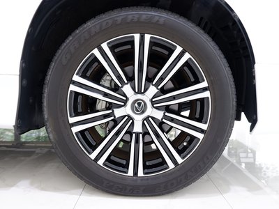 2021 Lexus LX photo 16