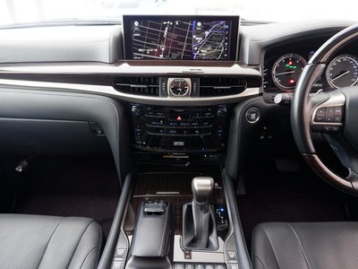 2021 Lexus LX thumbnail 32