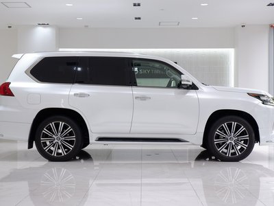 2021 Lexus LX photo 6