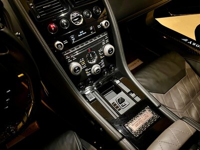 2011 Aston Martin DB9 — фото 10
