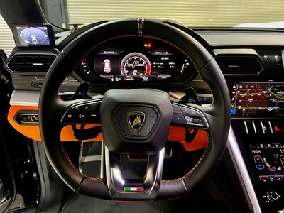2019 Lamborghini URUS — фото 12