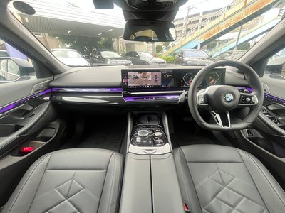 2026 BMW 5 SERIES — фото 2