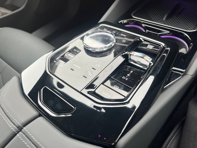 2026 BMW 5 SERIES — фото 6