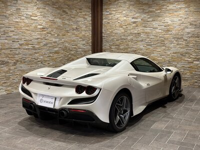 صورة 10 لـ 2021 Ferrari F8 SPIDER