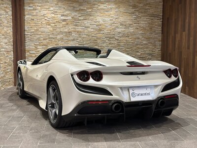 صورة 11 لـ 2021 Ferrari F8 SPIDER