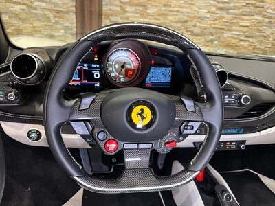 صورة 28 لـ 2021 Ferrari F8 SPIDER