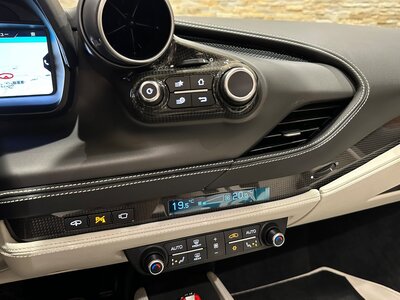صورة 32 لـ 2021 Ferrari F8 SPIDER