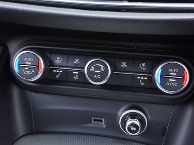 صورة 72 لـ 2025 ALFA Romeo STELVIO