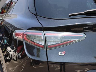صورة 32 لـ 2025 ALFA Romeo STELVIO