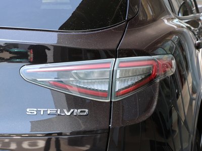 صورة 33 لـ 2025 ALFA Romeo STELVIO