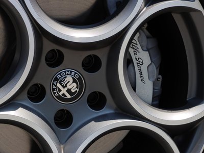 صورة 35 لـ 2025 ALFA Romeo STELVIO