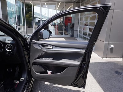 صورة 46 لـ 2025 ALFA Romeo STELVIO