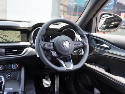 صورة 44 لـ 2025 ALFA Romeo STELVIO