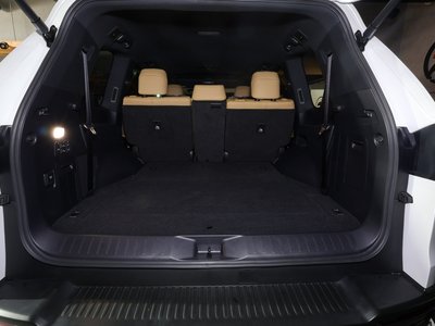 2024 Lexus LX — миниатюра 23