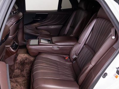 2018 Lexus LS thumbnail 36