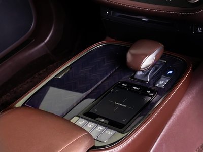 2018 Lexus LS thumbnail 38