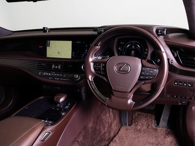 2018 Lexus LS thumbnail 32