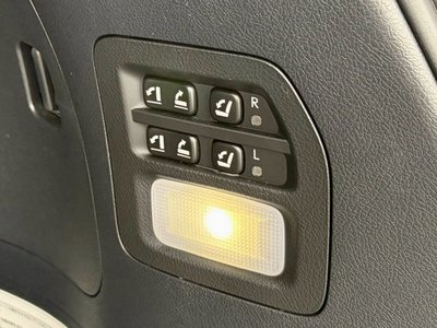 2016 Lexus LX thumbnail 28