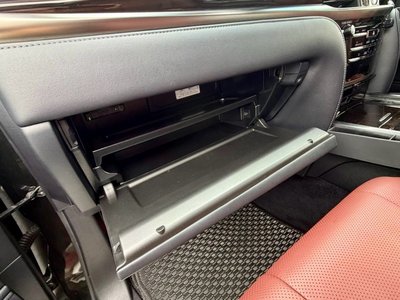 2016 Lexus LX thumbnail 30