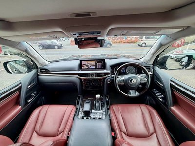 2016 Lexus LX photo 3