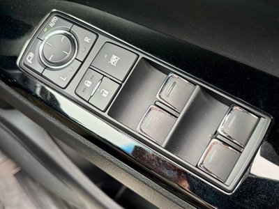 2016 Lexus LX thumbnail 23