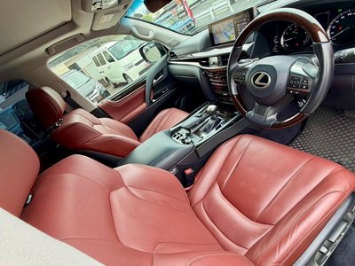 2016 Lexus LX thumbnail 35