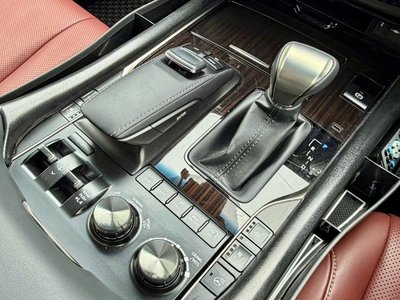2016 Lexus LX thumbnail 19