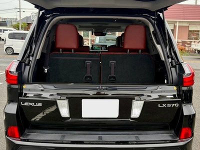 2016 Lexus LX thumbnail 42