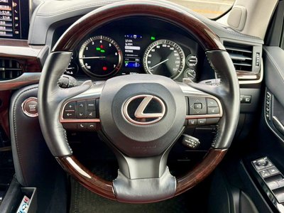 2016 Lexus LX photo 8