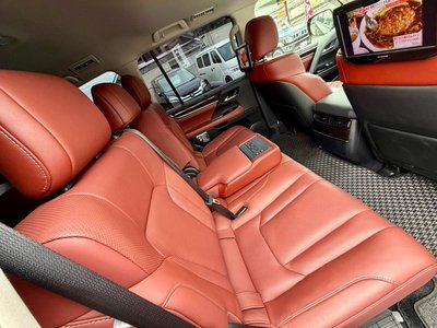 2016 Lexus LX thumbnail 36