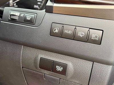 2016 Lexus LX thumbnail 17
