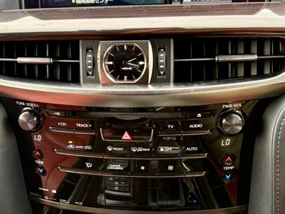 2016 Lexus LX thumbnail 18