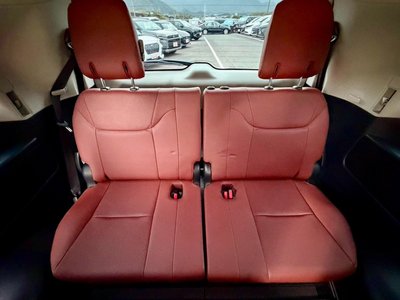 2016 Lexus LX thumbnail 39