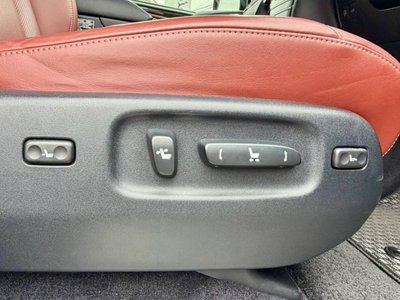 2016 Lexus LX thumbnail 24