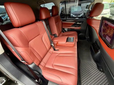 2016 Lexus LX thumbnail 38