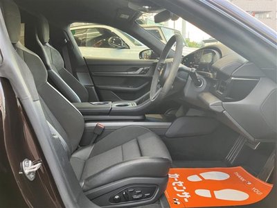 صورة 11 لـ 2021 Porsche TAYCAN