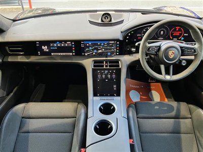 صورة 8 لـ 2021 Porsche TAYCAN