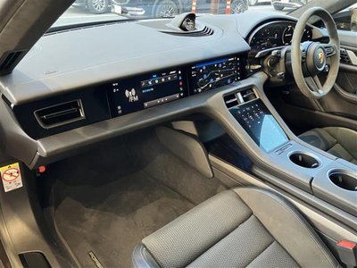 صورة 16 لـ 2021 Porsche TAYCAN