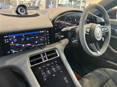 صورة 24 لـ 2021 Porsche TAYCAN