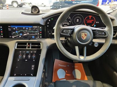 صورة 42 لـ 2021 Porsche TAYCAN