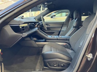 صورة 18 لـ 2021 Porsche TAYCAN